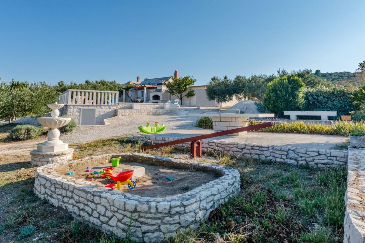 Vila Maslinica Pucisca Exterior photo